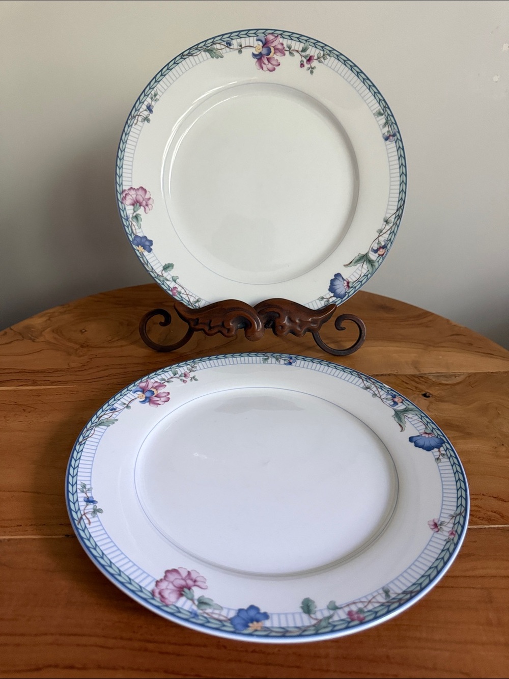 Oneida Blue Lattice Dinner Plates Set of 2 Fine Porcelain Floral 10 1/4" Retired
